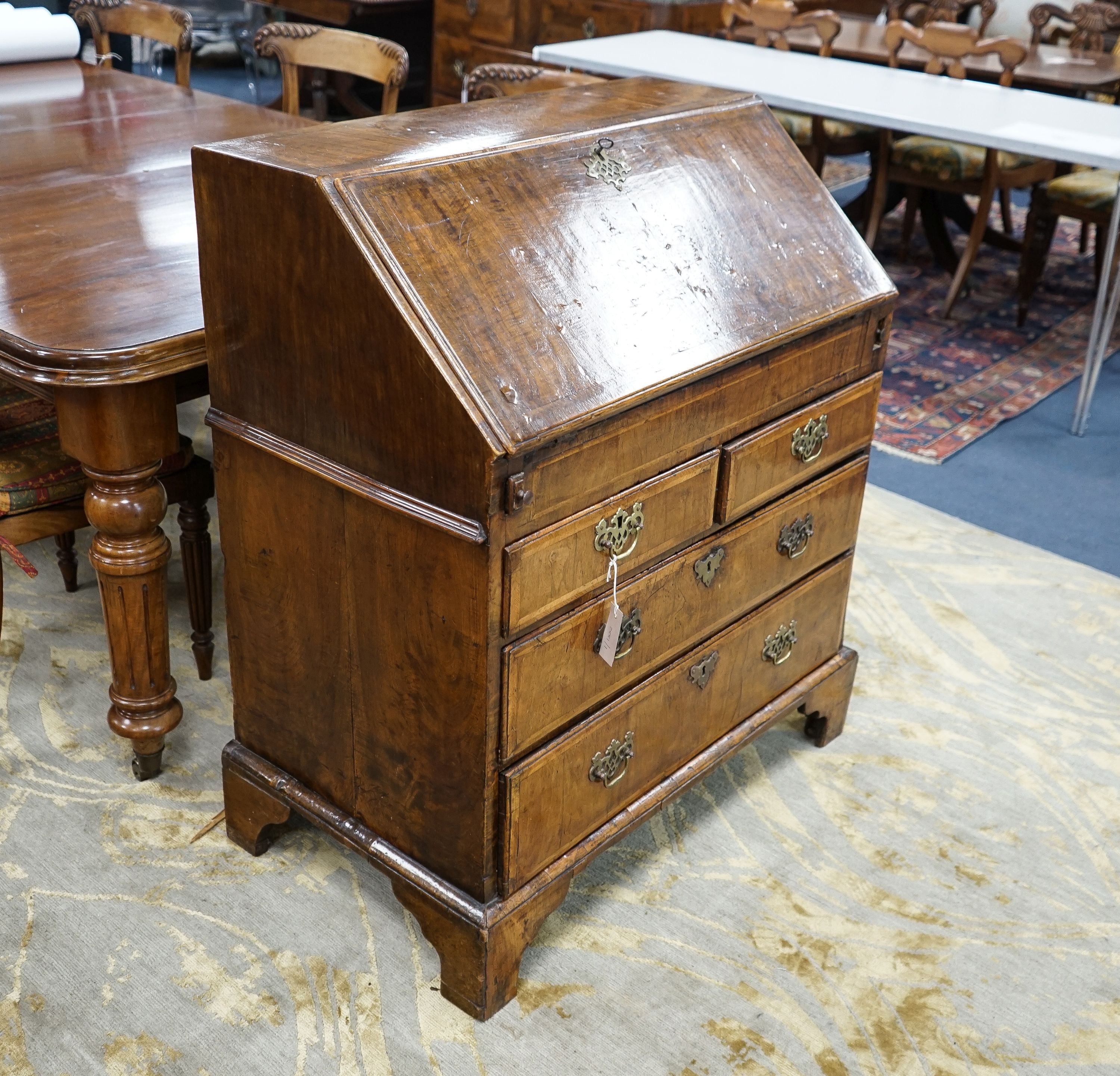 A George I feather banded walnut bureau with well interior, width 83cm, depth 48cm, height 98cm